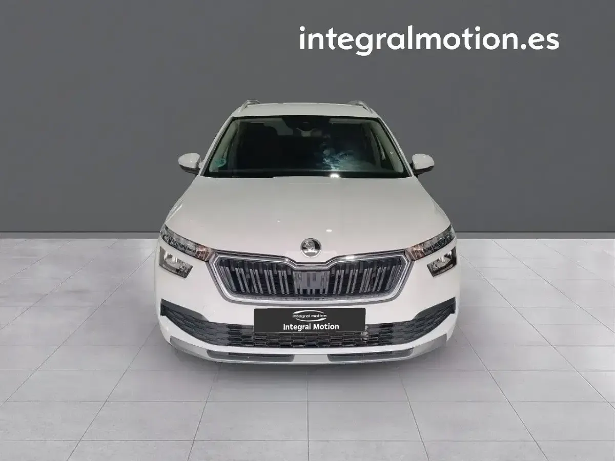 Usado Skoda Kamiq Selection 150 CV (110 kW) 2023 Blanco SUV