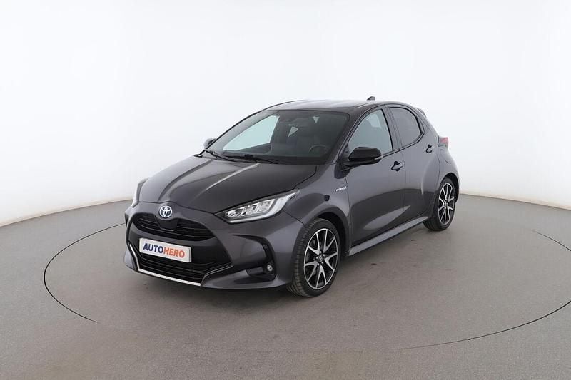 Gris Usado 2021 Toyota Yaris Hybrid Style Utilitario | 19.199 € (Precio justo) - Imagen 1/3