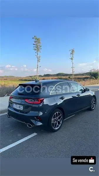 Usado Kia Ceed 120 CV (88 kW) 2022 Negro Utilitario