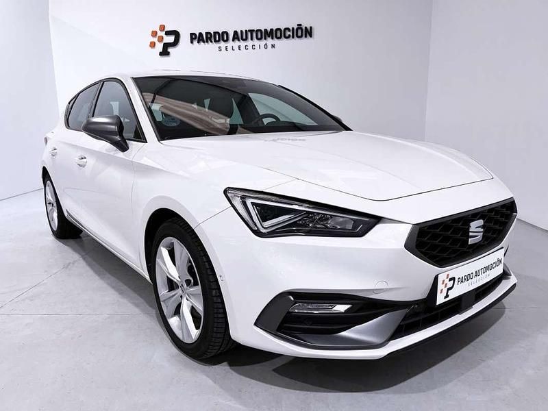 Usado Seat Leon FR 150 CV (110 kW) 2023 Blanco Utilitario