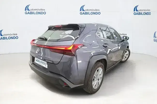 Usado Lexus UX Business Edition 184 CV (135 kW) 2022 Gris / plata SUV