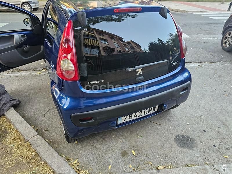 Azul Usado 2009 Peugeot 107 Urban Move Utilitario | 3300 € - Imagen 1/4