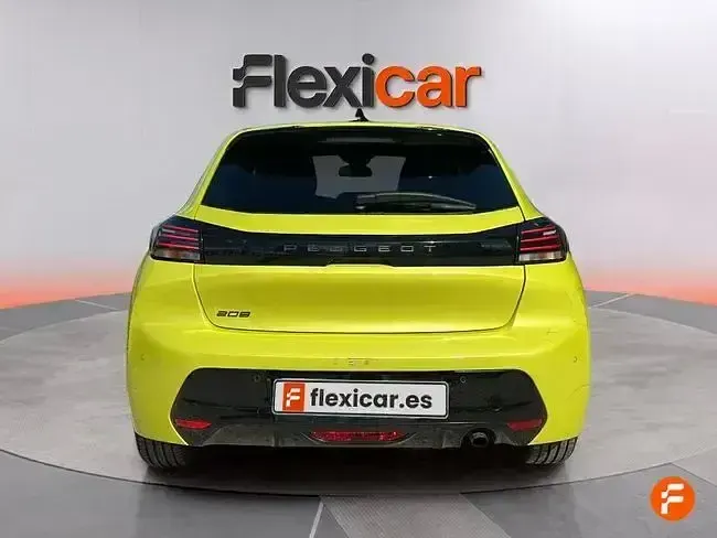Usado Peugeot 208 Allure 100 CV (73 kW) 2025 Amarillo Utilitario