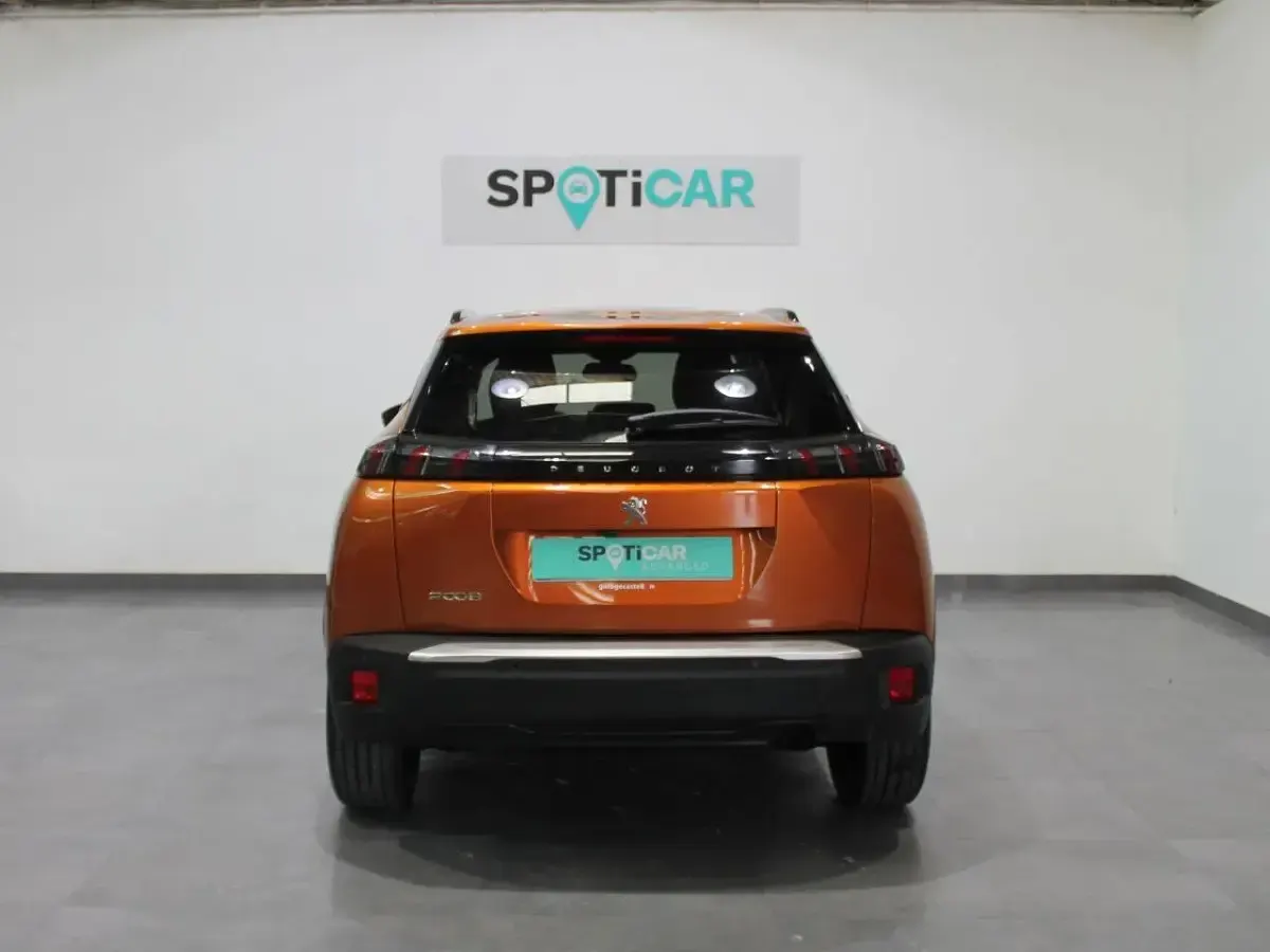 Usado Peugeot 2008 Active 100 CV (73 kW) 2021 Naranja SUV