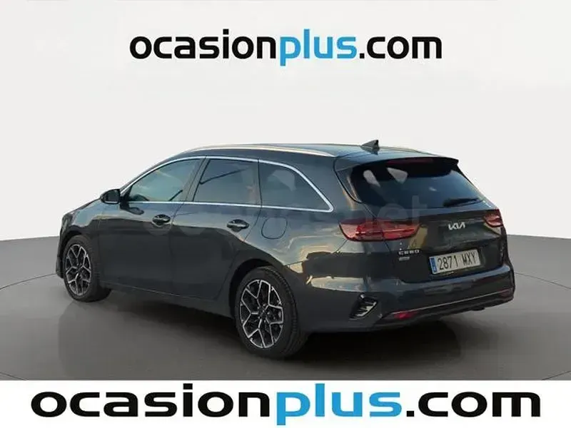 Usado Kia Ceed Style 100 CV (73 kW) 2025 Gris / plata Utilitario