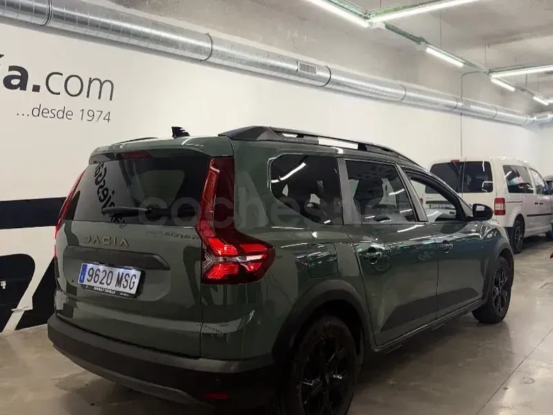 Usado Dacia Jogger Expression 110 CV (80 kW) 2024 Verde Monovolumen