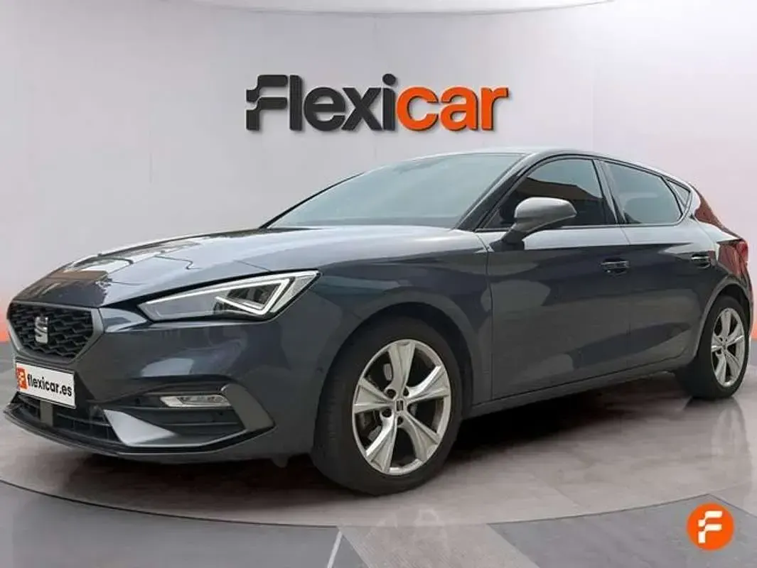 Usado Seat Leon FR 116 CV (85 kW) 2025 Negro Berlina