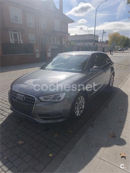 Usado Audi A3 Attraction 125 CV (91 kW) 2013 Gris / plata Berlina