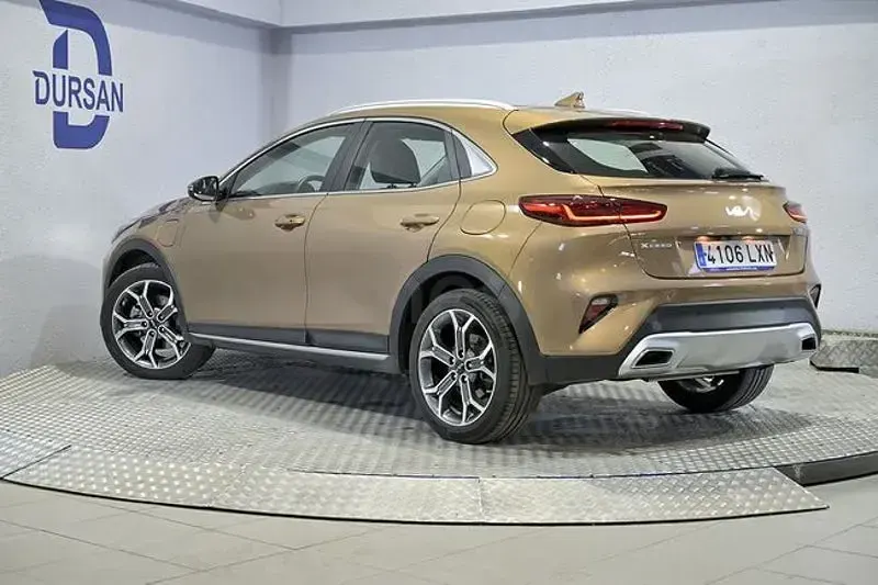 Usado Kia XCeed 141 CV (103 kW) 2022 Marrón SUV