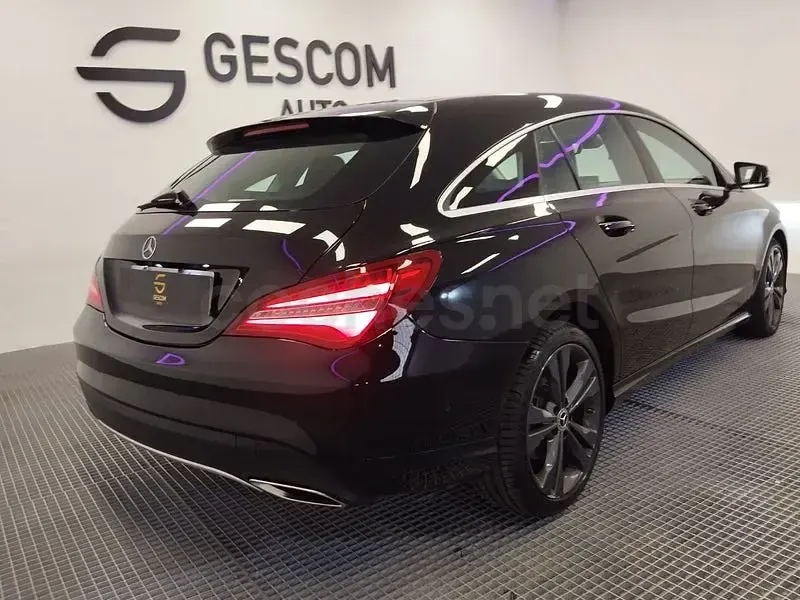 Usado Mercedes CLA200 Shooting Brake 136 CV (100 kW) 2018 Negro Familiar