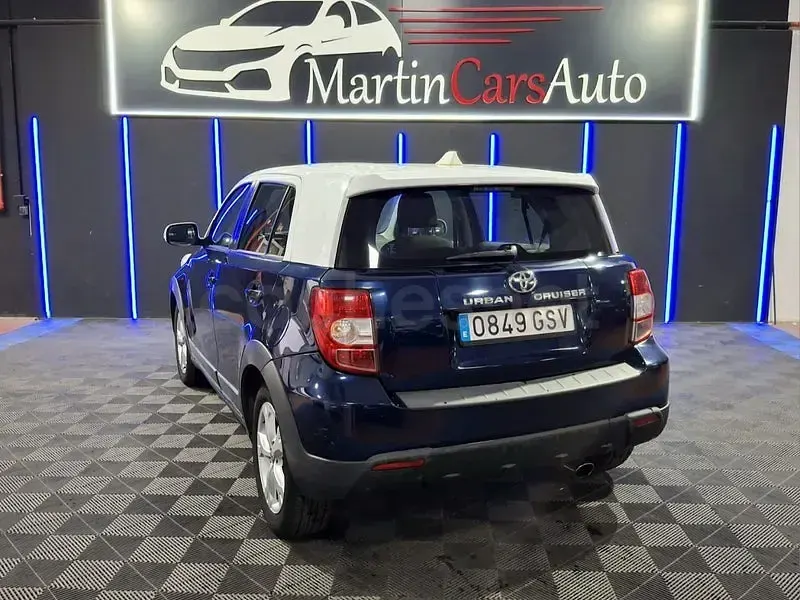 Usado Toyota Urban Cruiser Active 101 CV (74 kW) 2010 Azul Utilitario