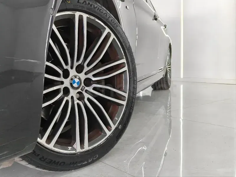 Käytetty BMW 520 Comfort Edition 190 HP (139 kW) 2021 Musta Farmari