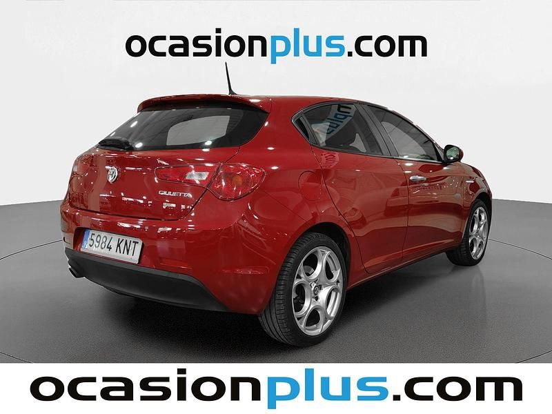 Usado Alfa Romeo Giulietta Super 120 CV (88 kW) 2018 Rojo Utilitario