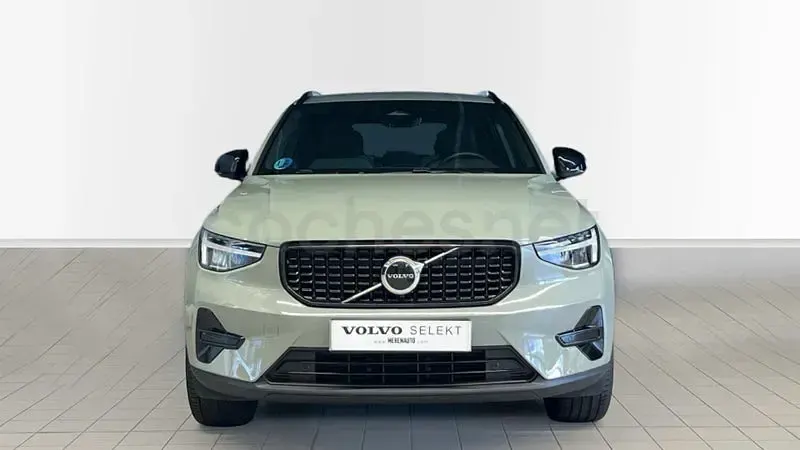 Usado Volvo XC40 Plus 163 CV (119 kW) 2025 Verde SUV