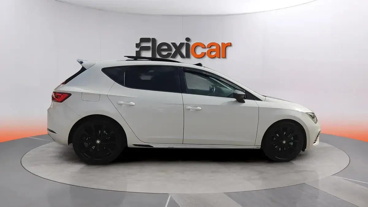 Usado Seat Leon FR 150 CV (110 kW) 2019 Blanco Berlina