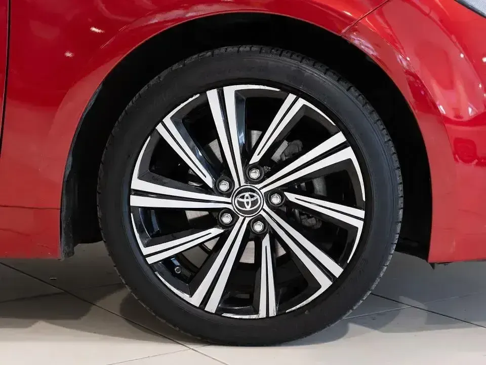 Usado Toyota Corolla Style 122 CV (89 kW) 2022 Rojo Berlina
