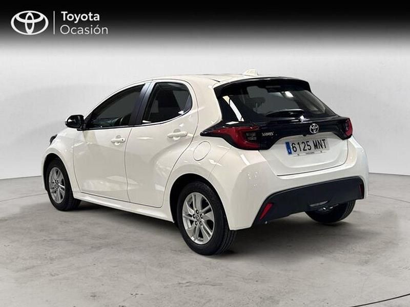 Usado Toyota Yaris Edition 125 CV (91 kW) 2024 Blanco Berlina