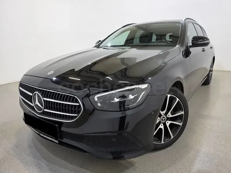 Usado Mercedes E220 194 CV (142 kW) 2022 Negro Familiar
