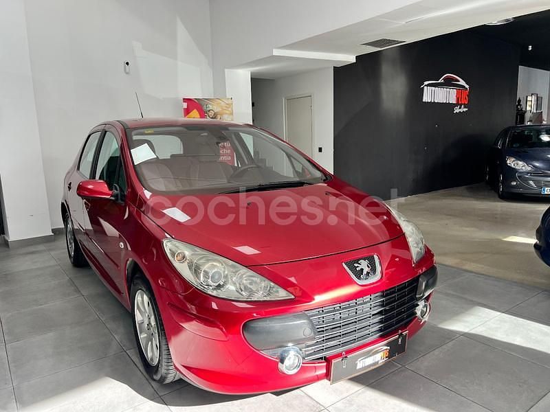 Usado Peugeot 307 110 CV (80 kW) 2006 Granate Berlina