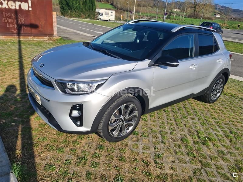 Usado Kia Stonic 120 CV (88 kW) 2019 Gris / plata SUV