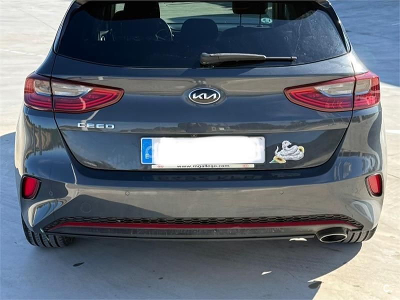 Occasion Kia Ceed 100 PK (73 kW) 2018 Grijs Hatchback