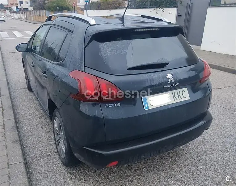 Usado Peugeot 2008 Style 100 CV (73 kW) 2018 Negro SUV