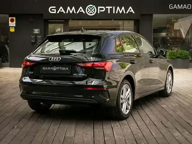 Usado Audi A3 Sportback e-tron Attraction 204 CV (150 kW) 2022 Negro Utilitario