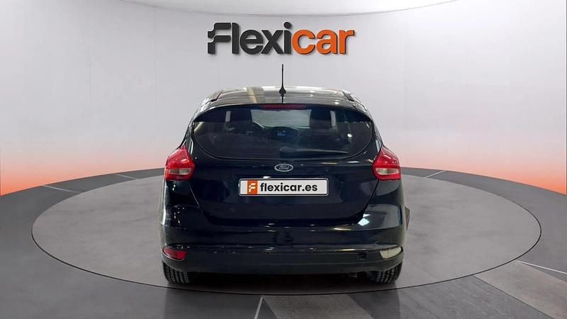 Używany Ford Focus Trend 105 KM (77 kW) 2018 Czarny Sedan/Limuzyna