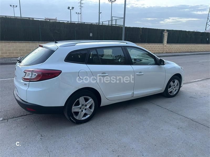Usado Renault Mégane GrandTour Business 110 CV (80 kW) 2015 Blanco Familiar