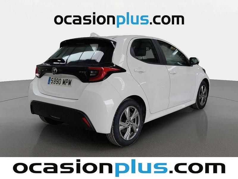 Usado Toyota Yaris Active 116 CV (85 kW) 2024 Blanco Utilitario