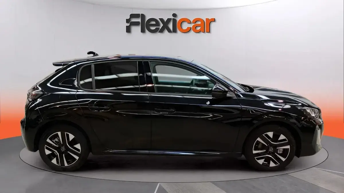 Usado Peugeot 208 Allure 101 CV (74 kW) 2025 Negro Utilitario