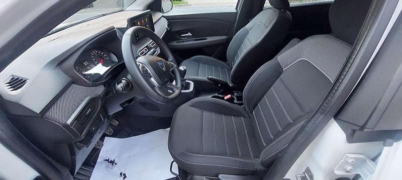 Usado Dacia Jogger Expression 101 CV (74 kW) 2022 Blanco Monovolumen