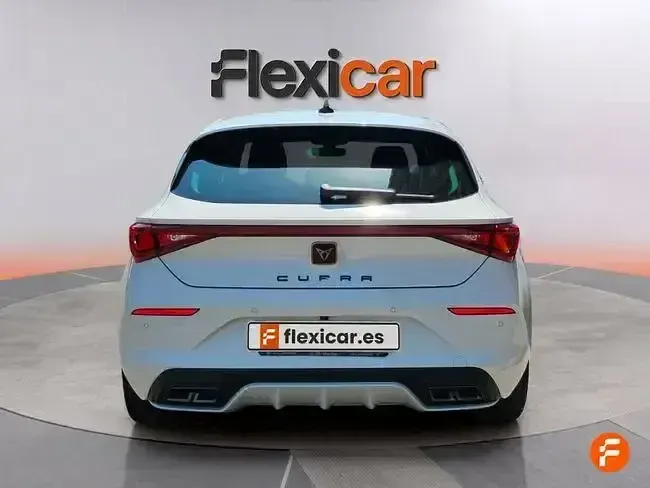 Usado Cupra Leon 150 CV (110 kW) 2023 Blanco Berlina