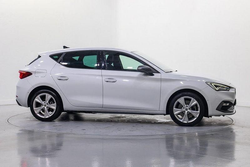Usado Seat Leon FR 205 CV (150 kW) 2021 Blanco Berlina