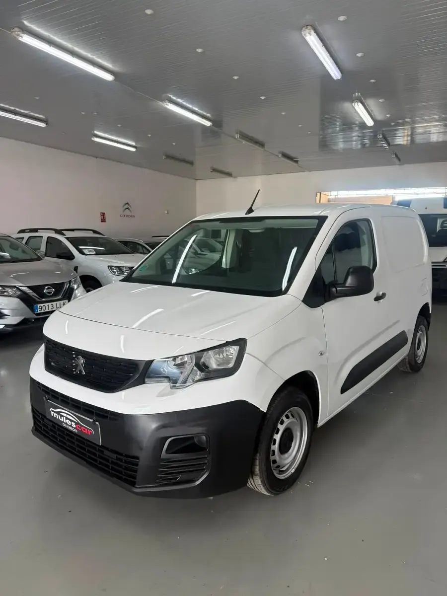 Usado Peugeot Partner 100 CV (73 kW) 2021 Blanco Monovolumen