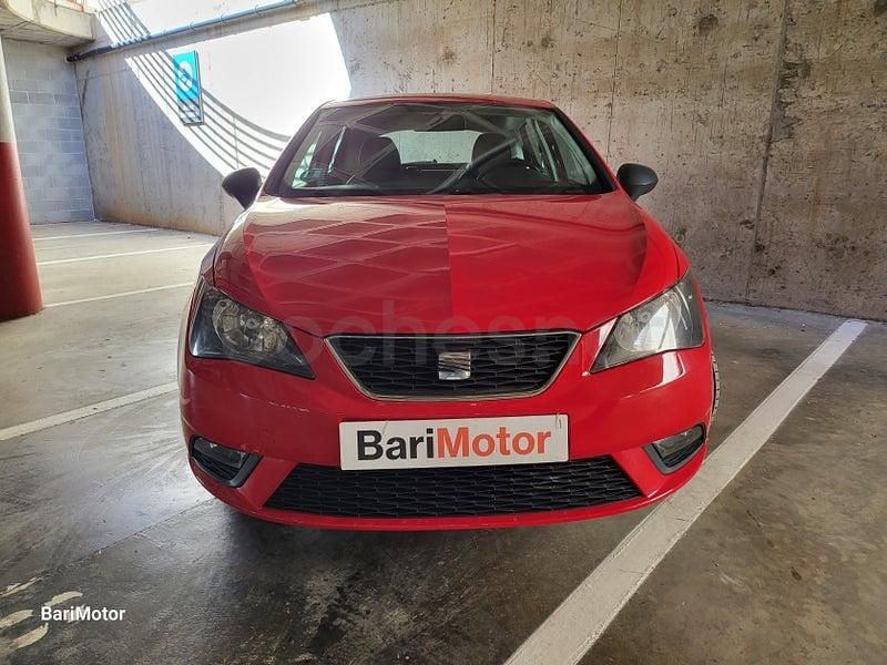 Usado Seat Ibiza Reference 70 CV (51 kW) 2013 Rojo Berlina