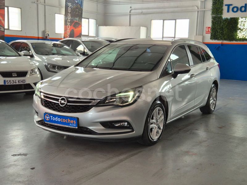 Gris / plata Usado 2018 Opel Astra Dynamic Familiar | 11.999 € (Precio justo) - Imagen 1/4