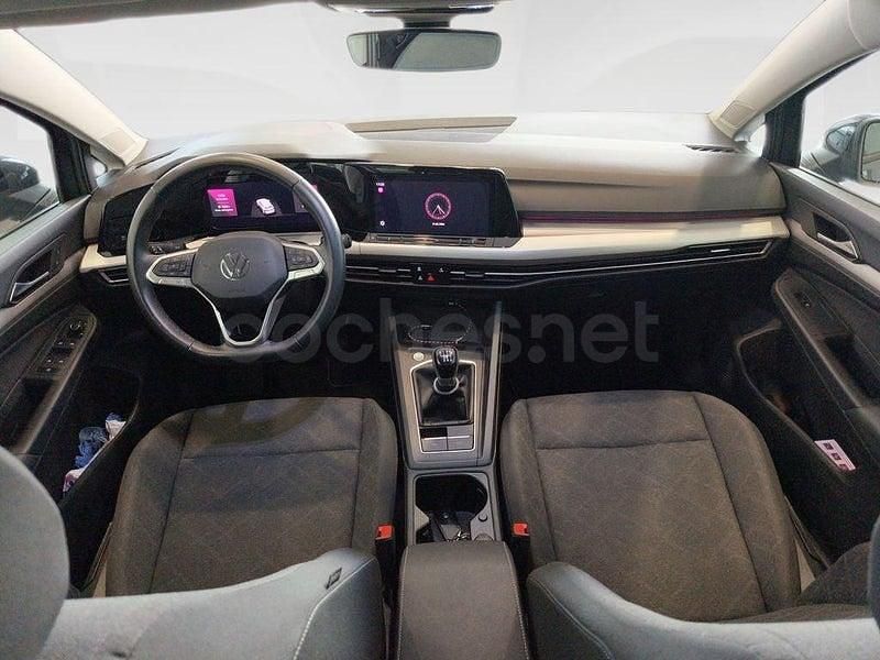 Usado VW Golf VIII Life 116 HP (85 kW) 2024 Cinzento Sedan