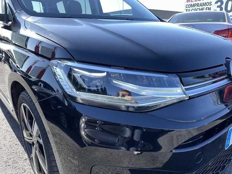 Usado VW Caddy 122 CV (89 kW) 2021 Negro metalico Monovolumen