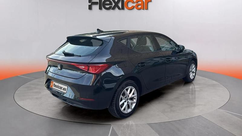 Usado Seat Leon Style 110 CV (80 kW) 2024 Negro Berlina