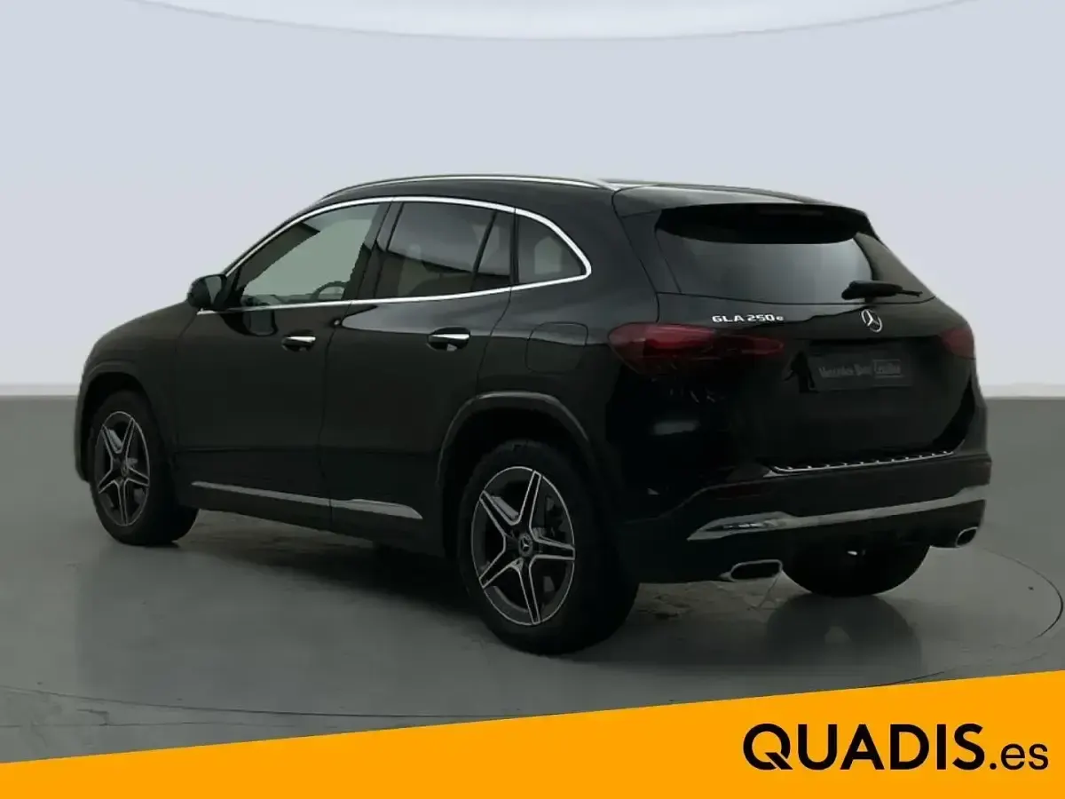 Usado Mercedes GLA250 AMG line 218 CV (160 kW) 2025 Negro noche SUV