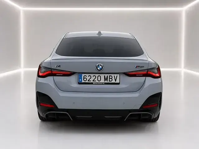 Usado BMW i4 400 kW (544 CV) 2022 Gris / platagris brooklyn Berlina
