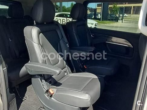 Usado Mercedes V300 Avantgarde 239 CV (175 kW) 2022 Gris / plata Monovolumen