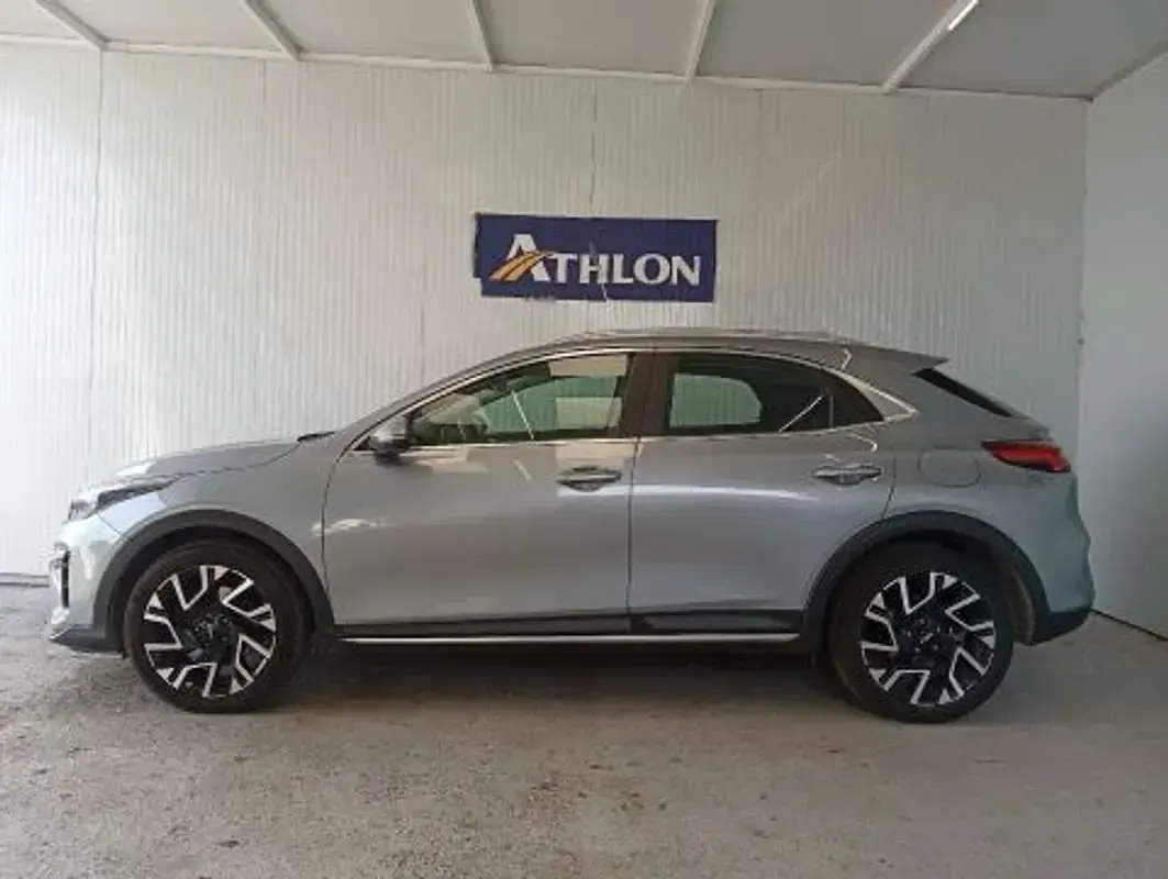 Usado Kia XCeed 136 CV (100 kW) 2024 Gris SUV
