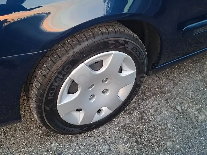 Usado Citroën Xsara 110 CV (80 kW) 2002 Azul Berlina
