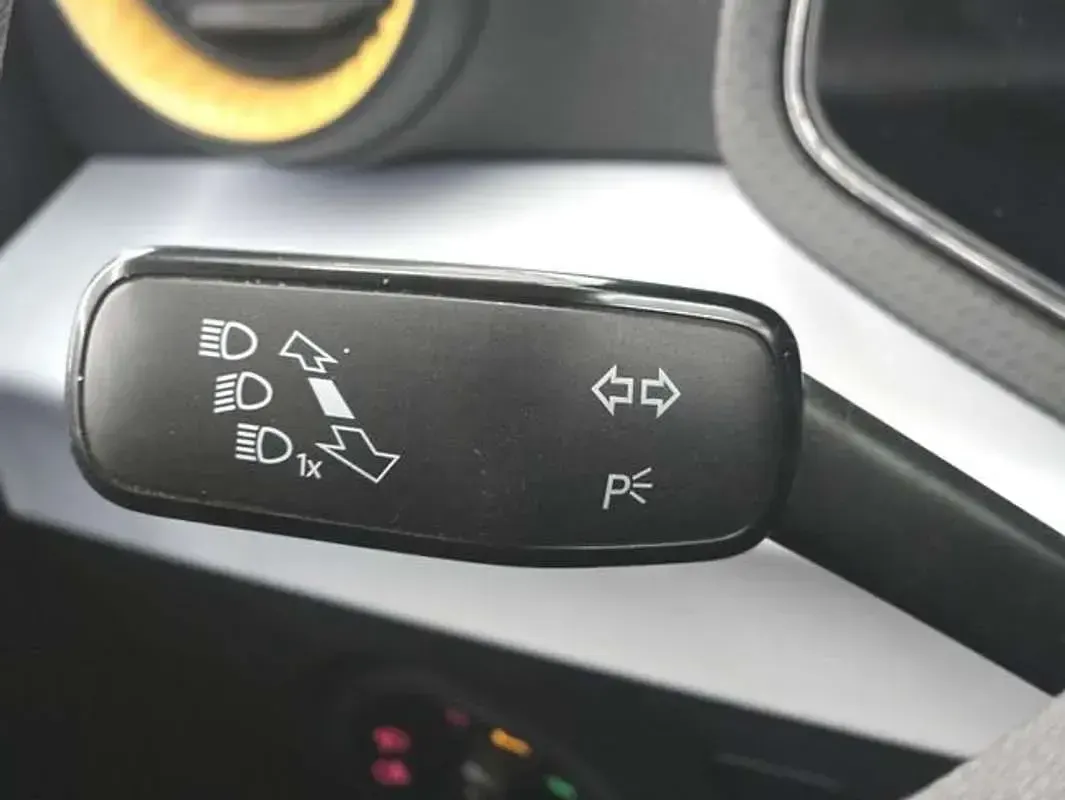 Usado Seat Ibiza Style 116 CV (85 kW) 2023 Gris / plata Berlina