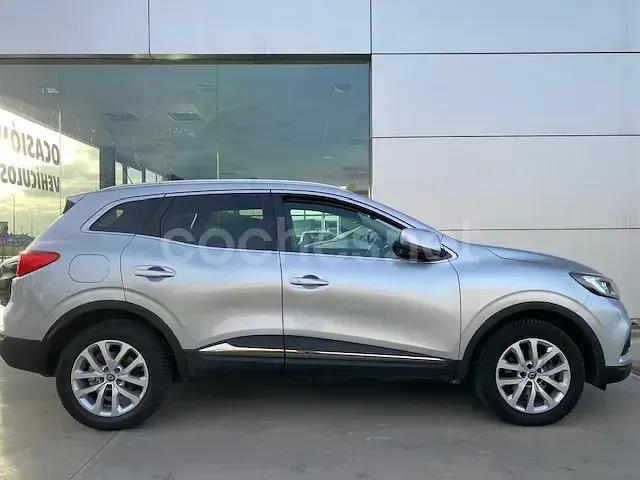 Usado Renault Kadjar LIMITED 115 CV (84 kW) 2020 Gris / plata SUV
