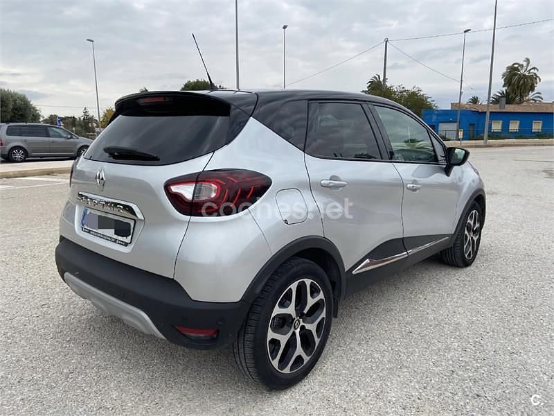 Usado Renault Captur Zen 120 CV (88 kW) 2018 Gris / plata SUV