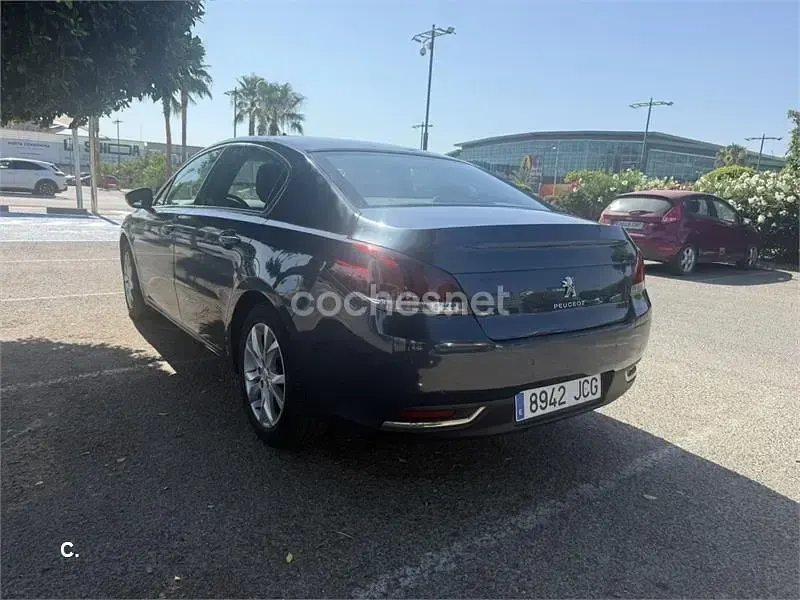 Usado Peugeot 508 Allure 150 CV (110 kW) 2015 Gris / plata Berlina