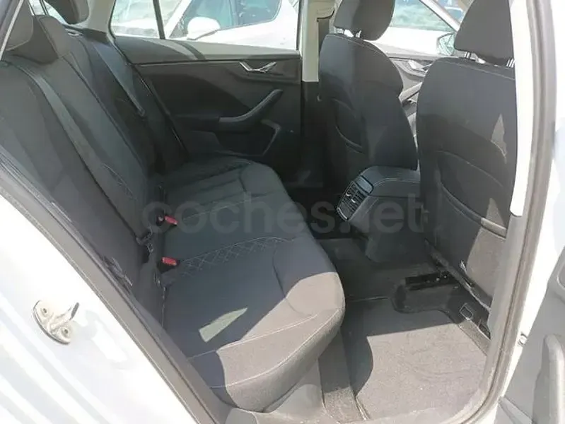 Usado Skoda Kamiq Ambition 110 CV (80 kW) 2021 Blanco SUV